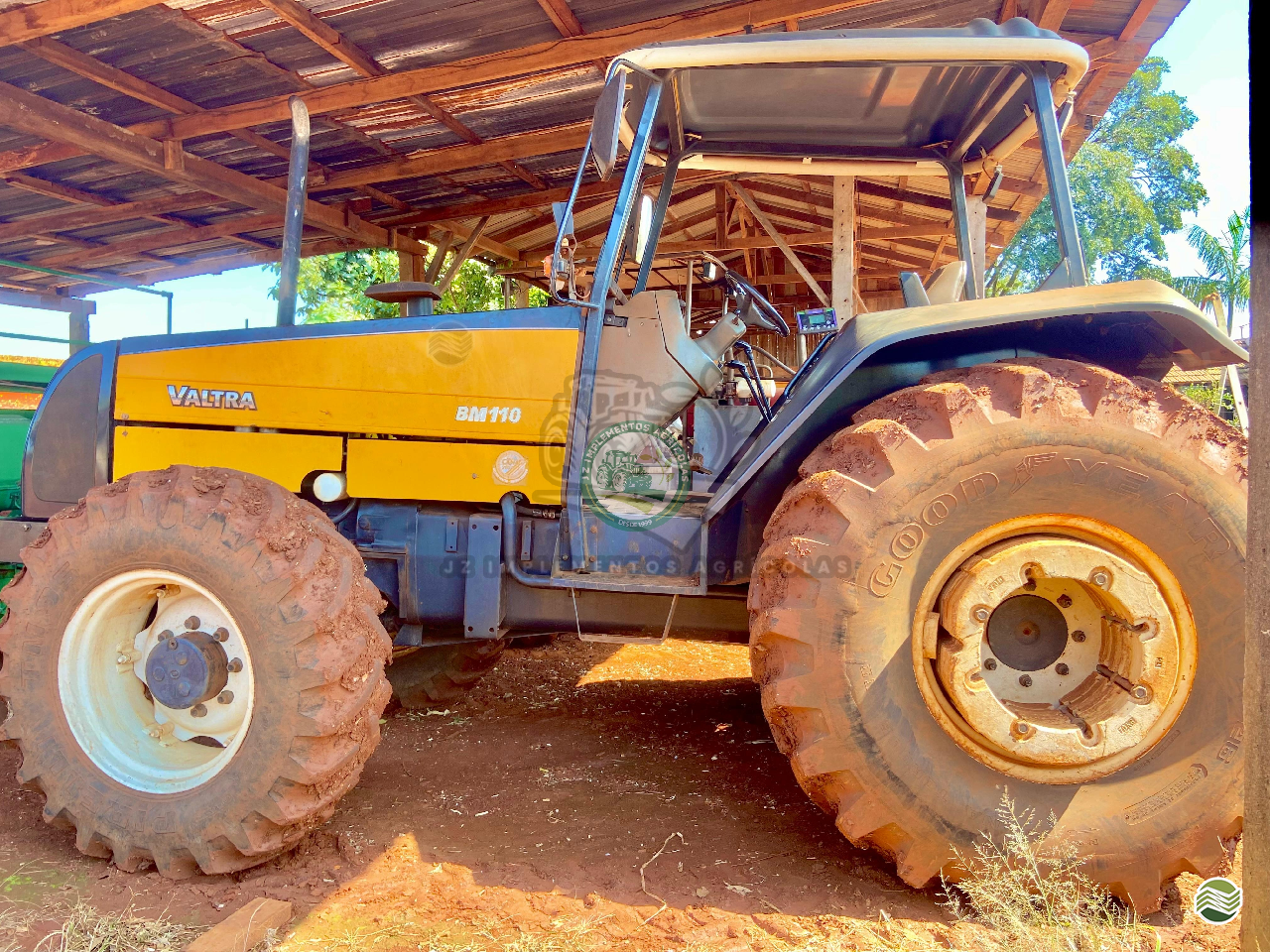 TRATOR VALTRA VALTRA BM 110 Tração 4x4 JZ Implementos Agrícolas TOLEDO PARANÁ PR